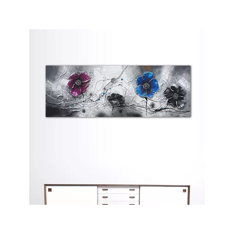 Panoramisch schilderij van bloemen op een zwarte achtergrond