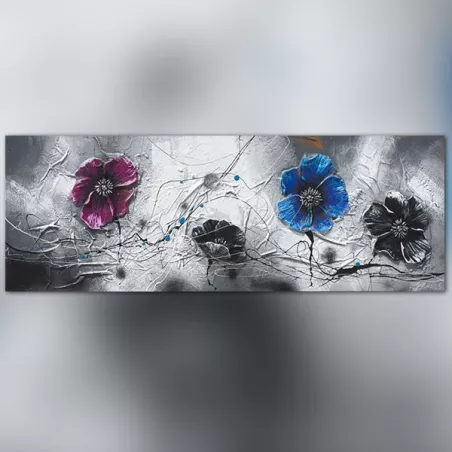 Panoramisch schilderij van bloemen op een zwarte achtergrond