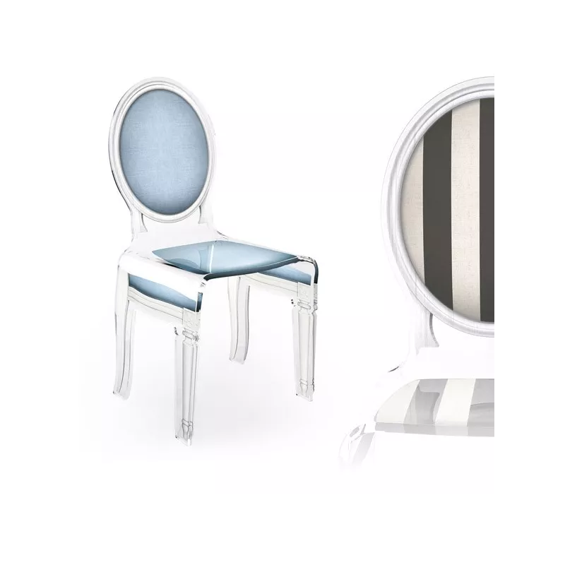 Zestien transparante stoelen in plexiglas